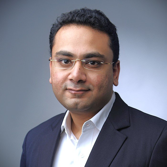 Dr Varun Malhotra Mumbaii's leading dental implant surgeon.